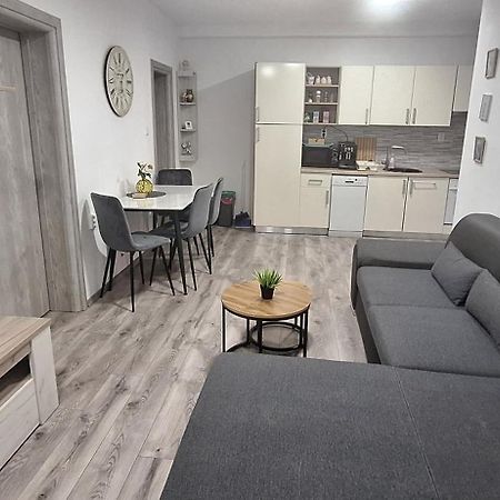 Apartman Dujmovic 1 Оточац Экстерьер фото
