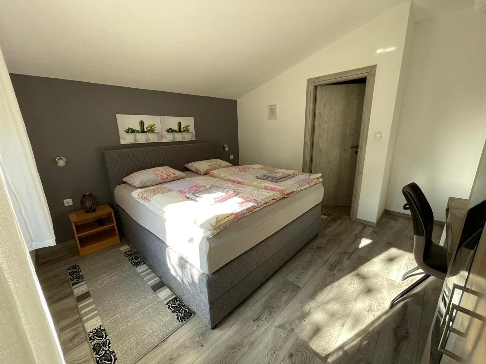 Apartman Dujmovic 1 Оточац Экстерьер фото
